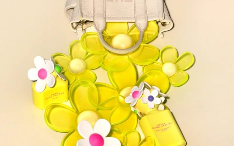 marc-jacobs-daisy-glow